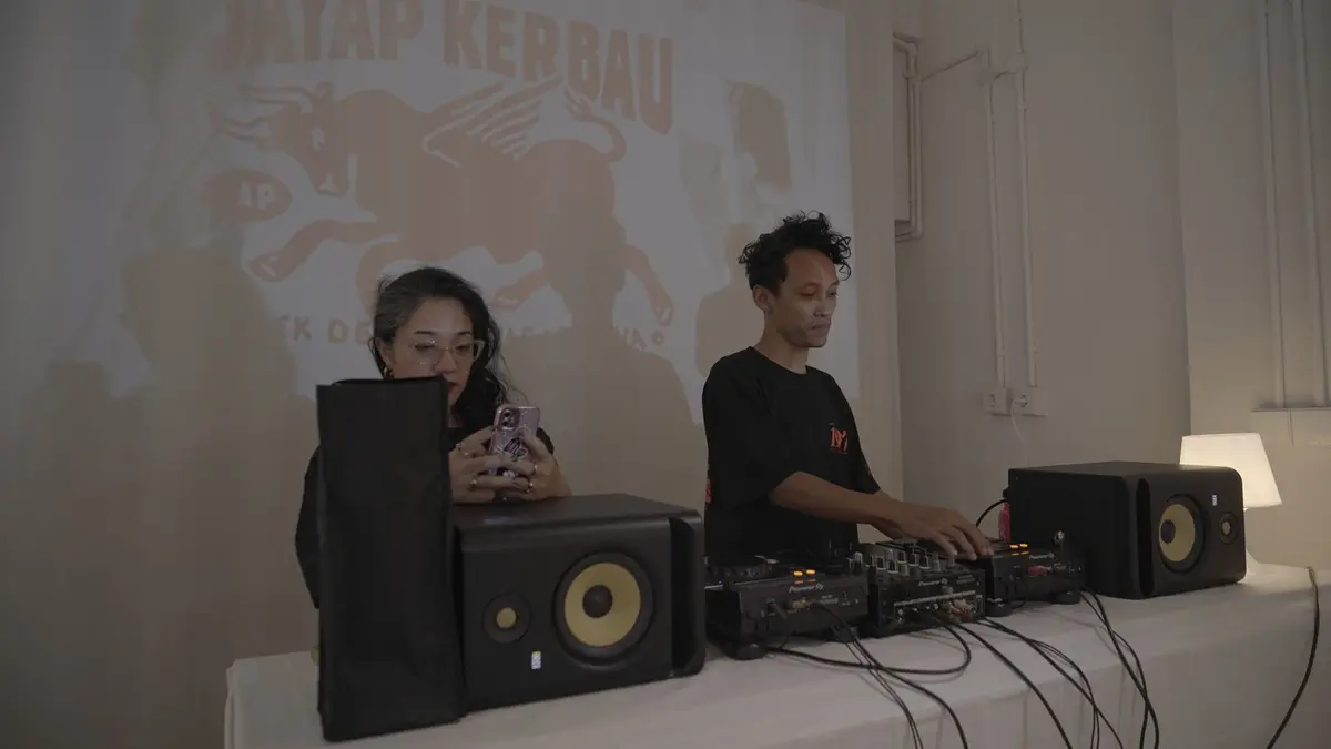 Cap Sayap Kerbau: Weekend Drawing Club